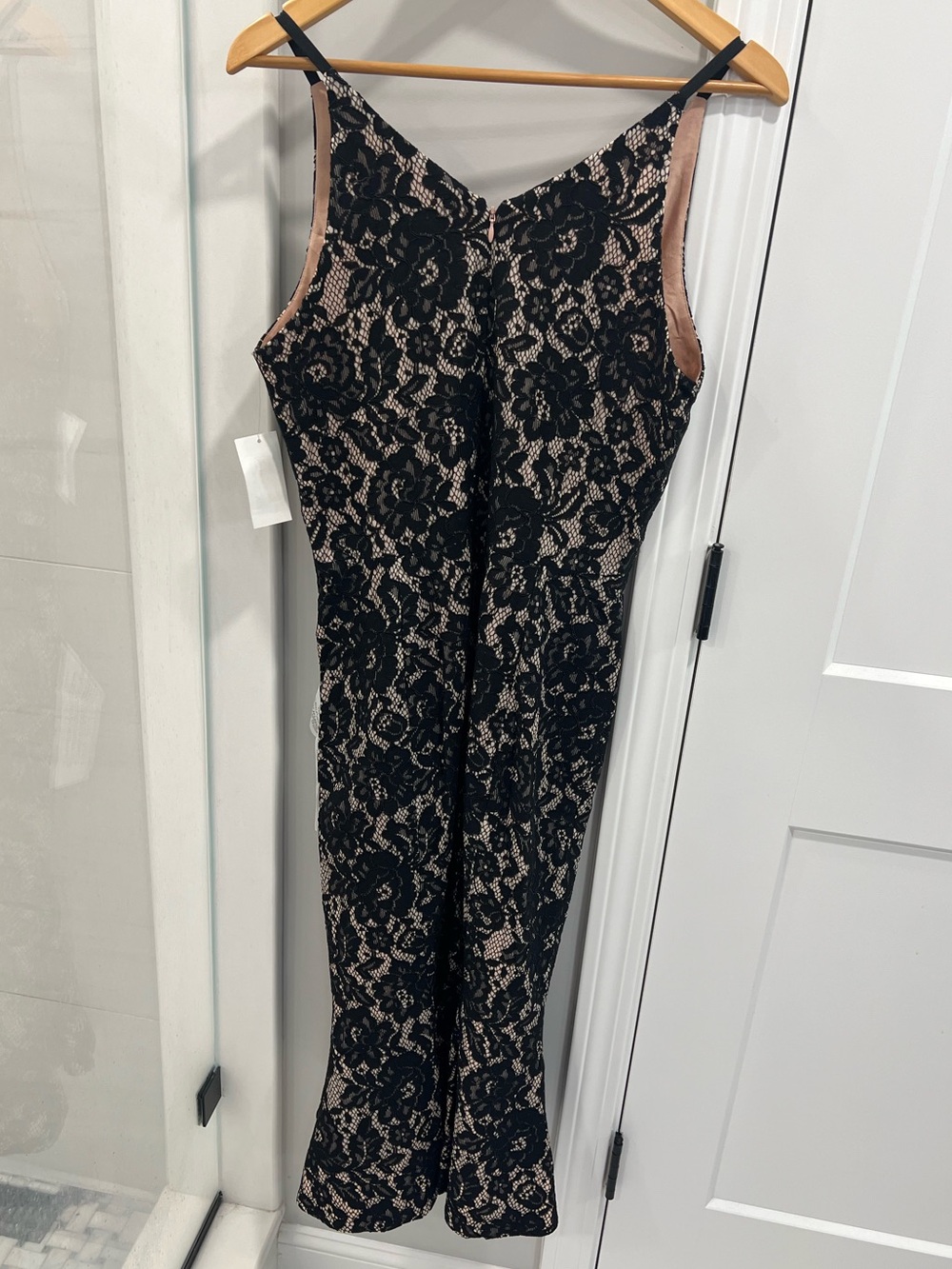 Dress The Population Isabelle Black/Nude lace Trumpet Midi Dress - Picture 4 of 6